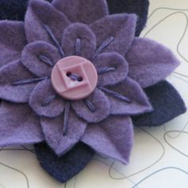 diy-koriste-ideoita, jotka tuntuivat kukista tekemään violetti tuntui kukka