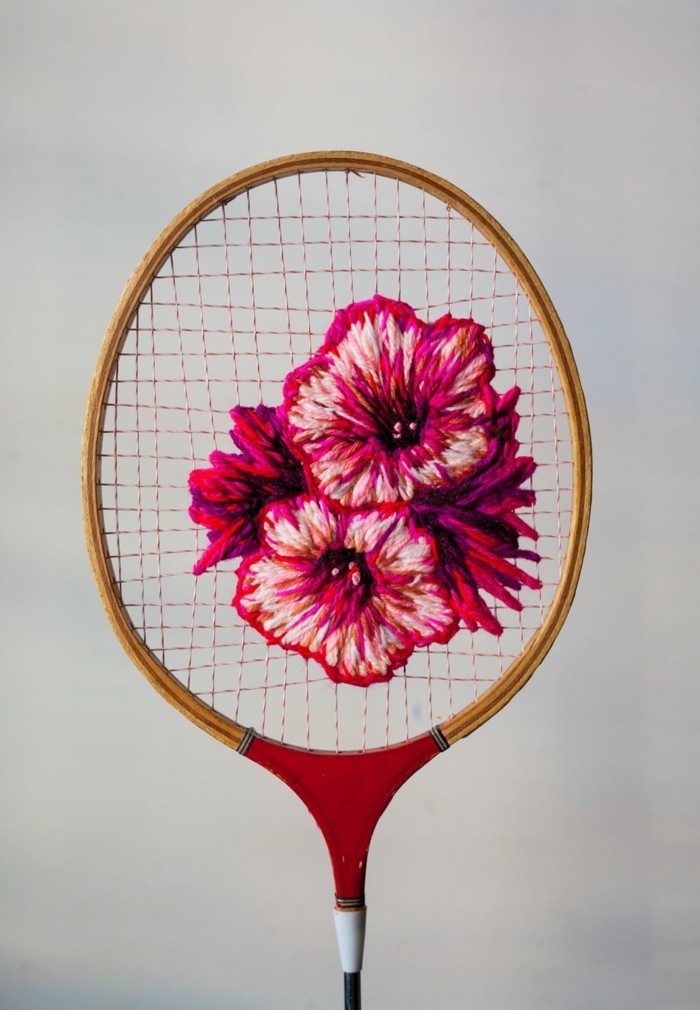 diy deko tennisracket med petunia laget av tråd danielle clough
