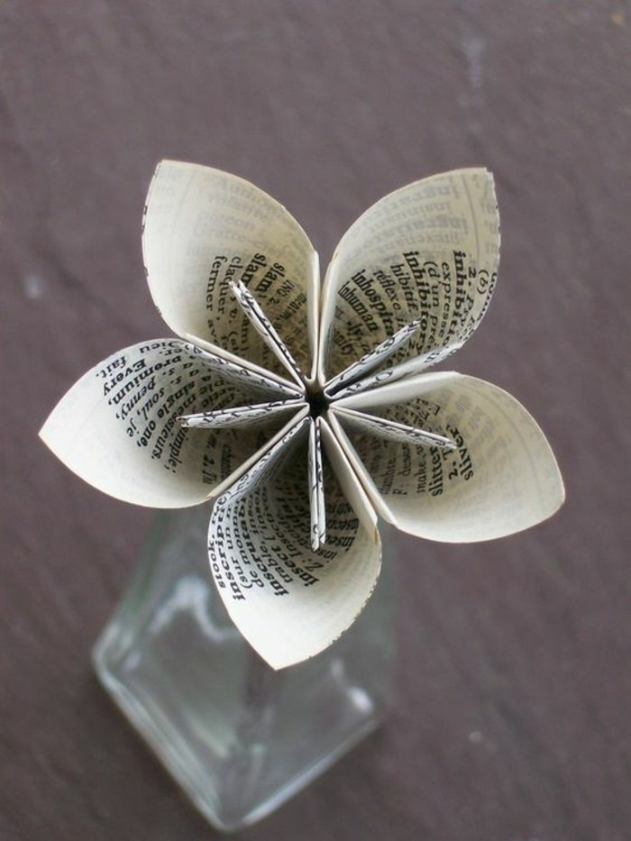 bricolage décoration fleur plate papier d'artisanat et mettre dans un vase