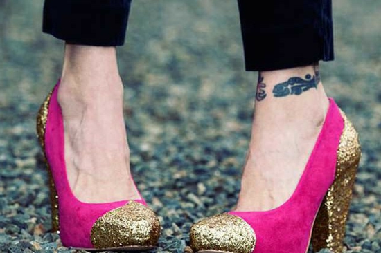 DIY модни розови помпи обувки и златен блясък