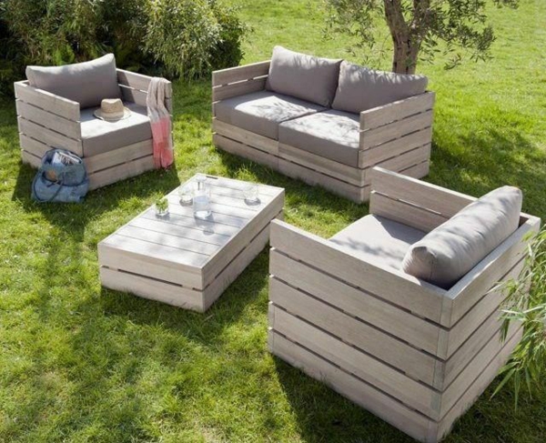 DIY garden furniture sofa from pallet table