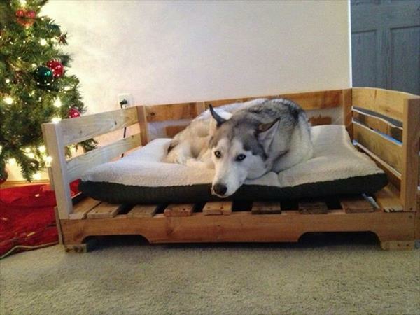 дървени дървени легла за кучета от рамка от европалет