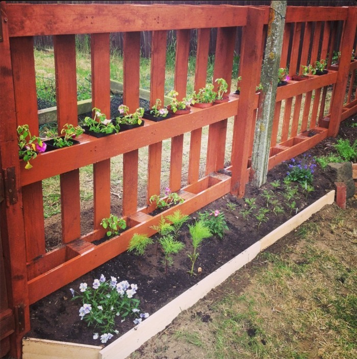 DIY ιδέες για τον κήπο φράχτη από παλέτες οικοδομήστε τον εαυτό σας με τα δοχεία των φυτών