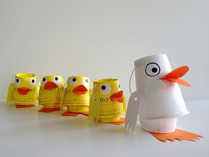 Дий идеи пиле патица прави нещата с хартиени чаши