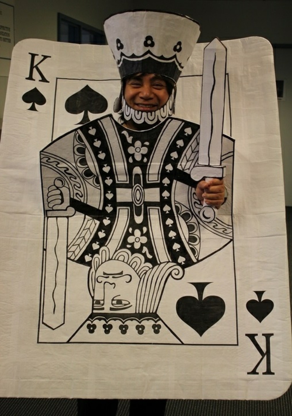 DIY vaatteet karnevaali puku kortti kuningas