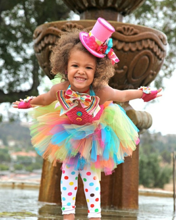 DIY tøj hjemmelavede kostumer farverige børn