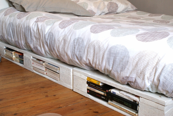 diy nábytek postel si sám stavět zásobníky knih
