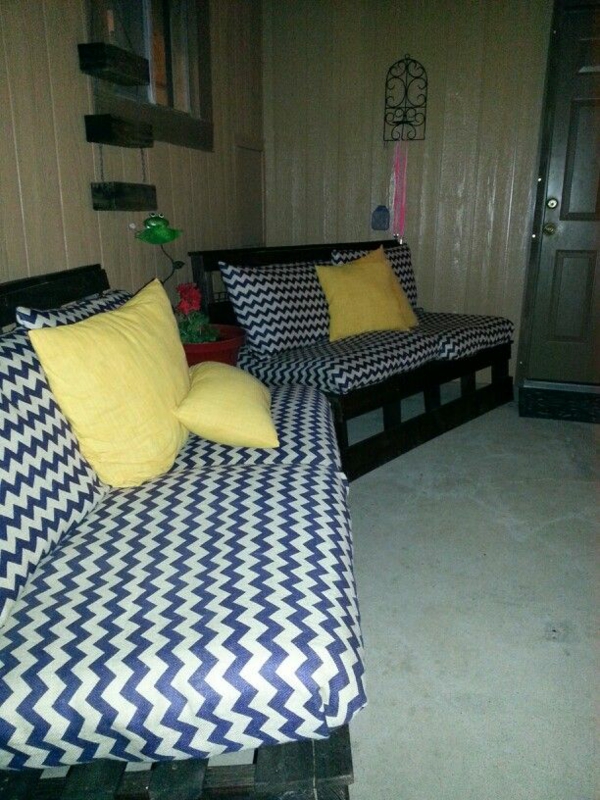 DIY καναπές επίπλων από παλέτα ζαγκ μοτίβο κίτρινο