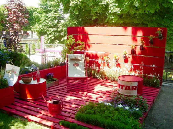 DIY Έπιπλα κήπου από έπιπλα από παλέτες κόκκινη ξύλινη βεράντα πλατφόρμα από europallets