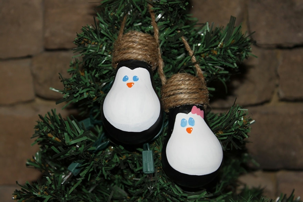 projektit vanhat hehkulampput veneet ideoita joulukuusi koristeet pingviinit