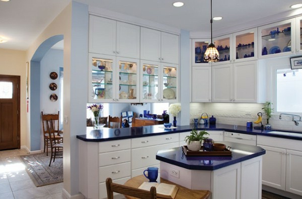 mørkeblå motiv teksturer kompakt spisebord indbygget køkkenskab