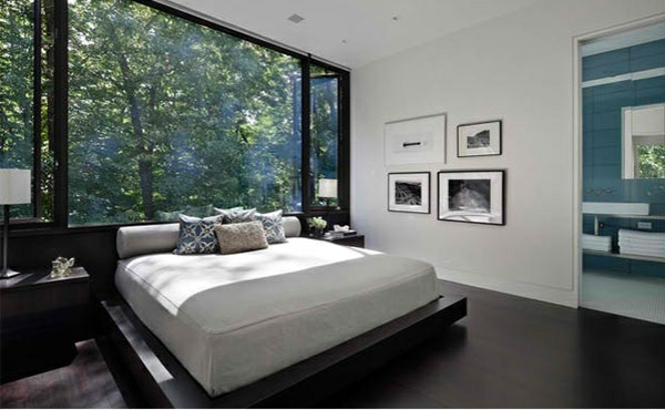 tumma puulattia, jossa moderni makuuhuone aasialaiseen tyyliin