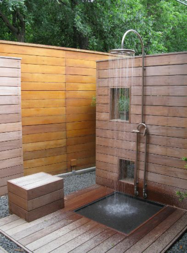 מקלחת עצמה לבנות משטחי עץ פרטיות