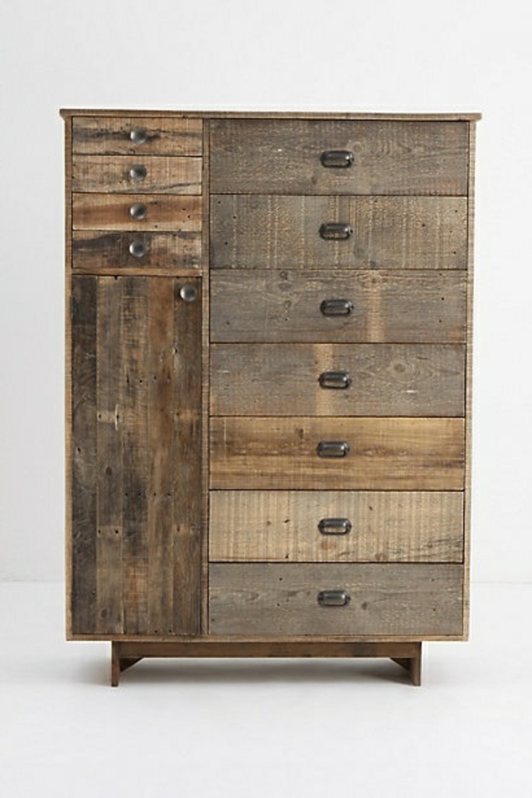 мебели от естествена дървесина стар дървен шкаф