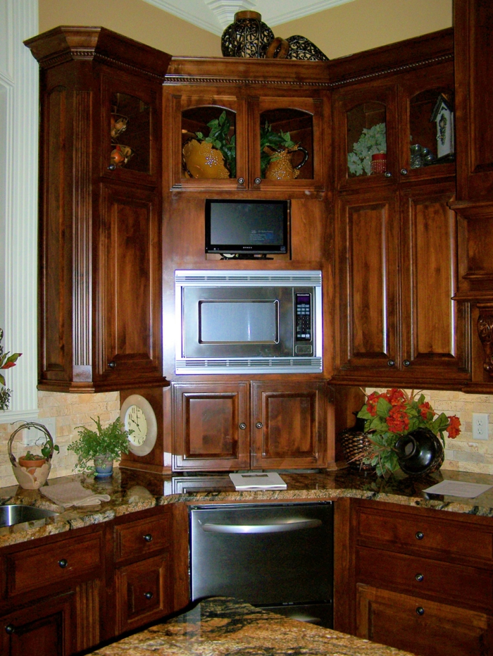 角落橱柜的想法厨房传统植物黄色墙壁漆