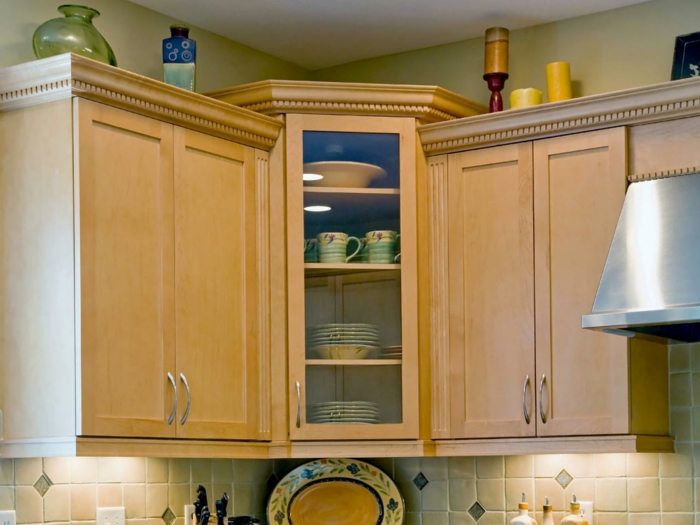 kampinė virtuvė simetriška virtuvės indai