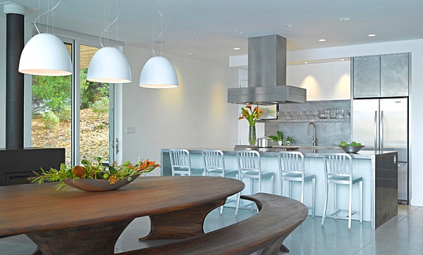 nerezová ocel kuchyně kuchyňské ostrovy nábytek nápady dřevěné tabulky přívěšek světla