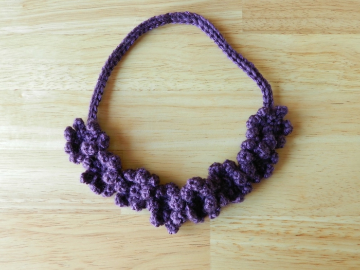 patrón de ganchillo simple collar hermoso púrpura elegante
