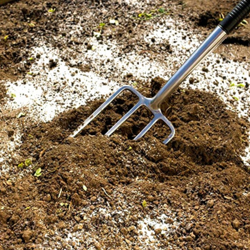 uitnodigende tuinideeën tips aarde bodem humus