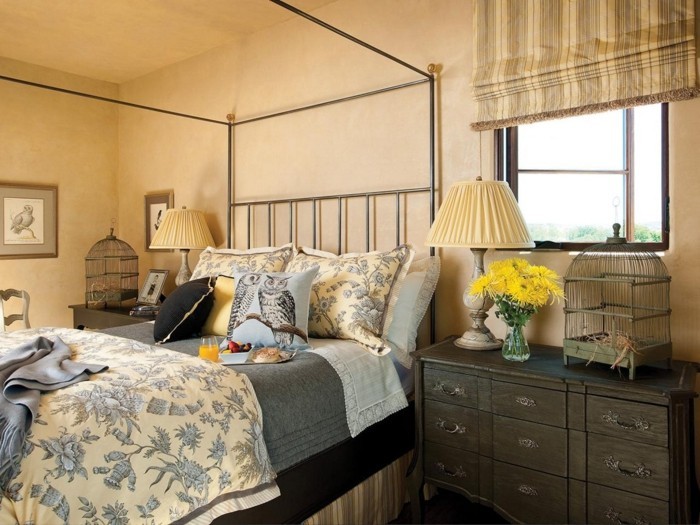 inrichting in landelijke stijl slaapkamer bloemmotief in Franse stijl