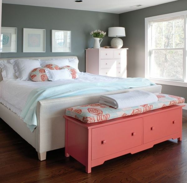 חדר השינה צבעים אפור המיטה המיטה הספסל