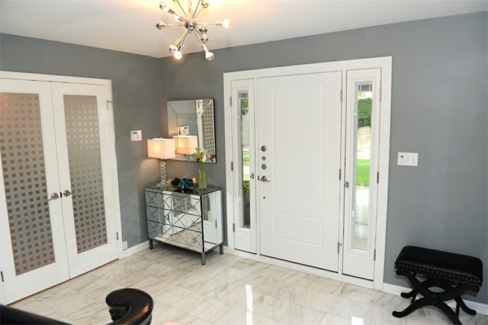 家具想法走廊凉爽梳妆台镜子表面浅灰色墙壁油漆