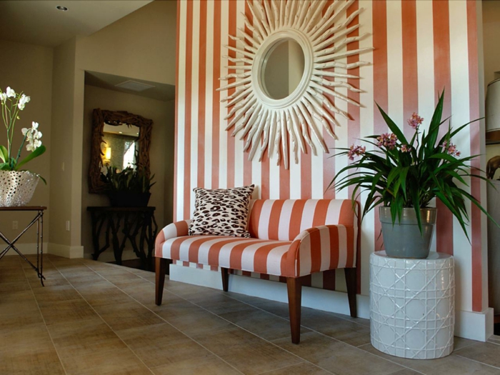 idées d'ameublement couloir mur papier peint canapé bande motif plante