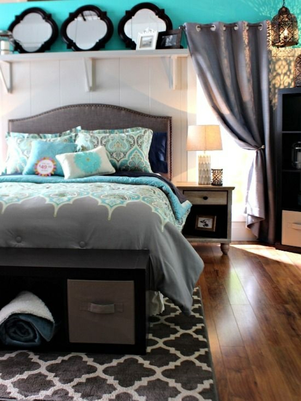 家具的想法卧室床木地板墙漆绿松石