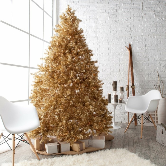 woonkamer versieren Kerstmis ongebruikelijke kerstboom gouden