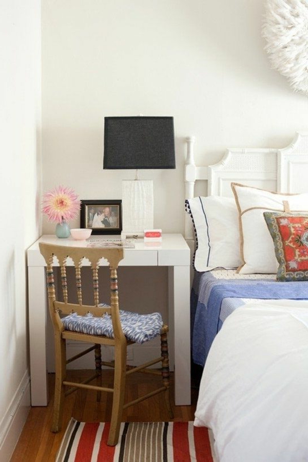 indretningstips lille soveværelse sengebord skriveskrivebord