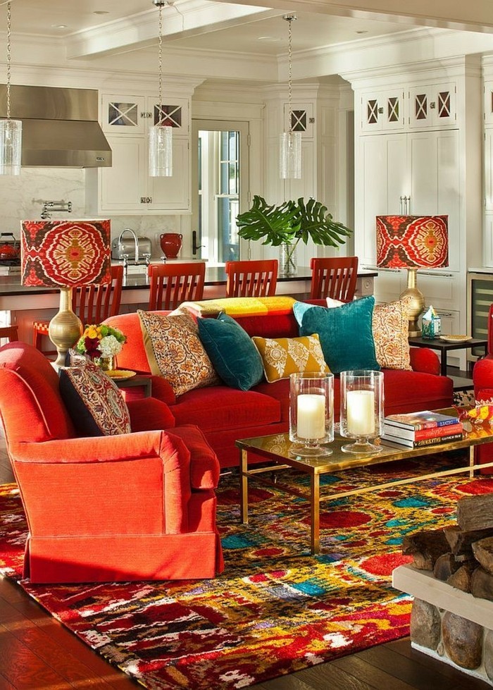 装饰不拘一格的客厅设置想法，选择温暖的色调