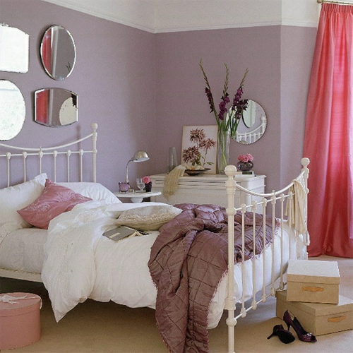 优雅的漂亮的卧室和芬芳的鲜花
