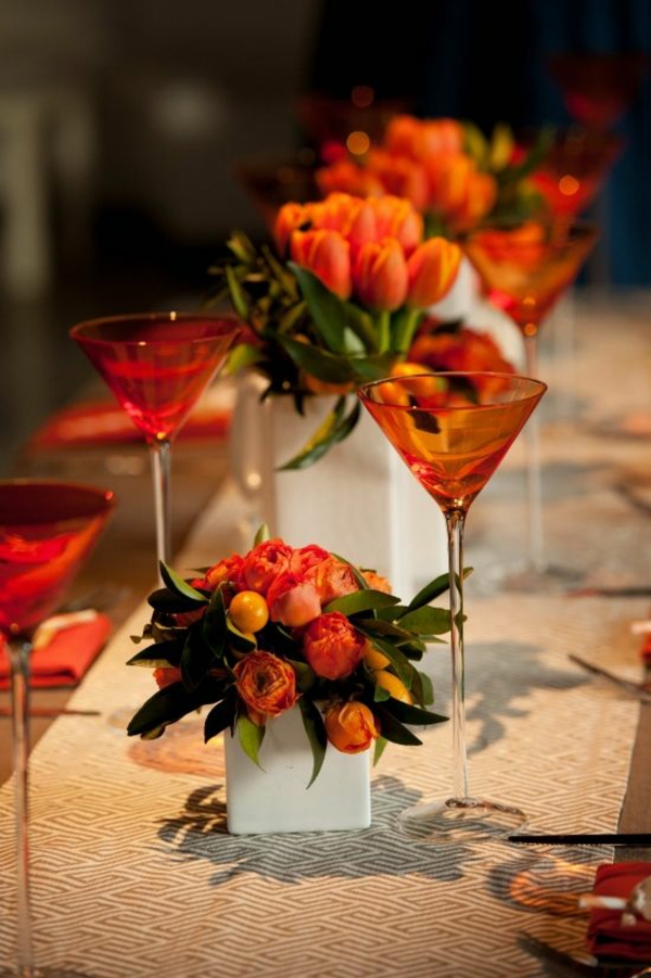 елегантна украса на маса с лалета празнична украса на маса идеи в оранжево