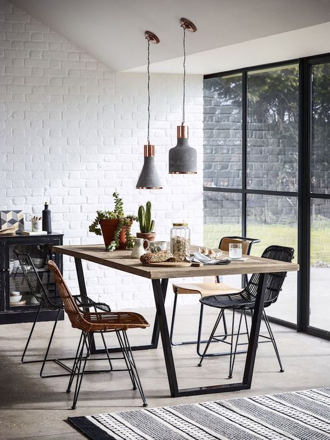 spisebord lamper beton look giver rummet et industrielt udseende