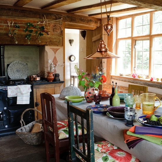 jídelní stůl židle rustikální venkovské kuchyně