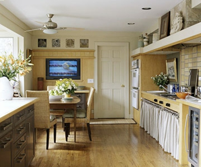 biudžetas protingas renovacija siauras virtuvės interjeras kompaktiškas dizainas
