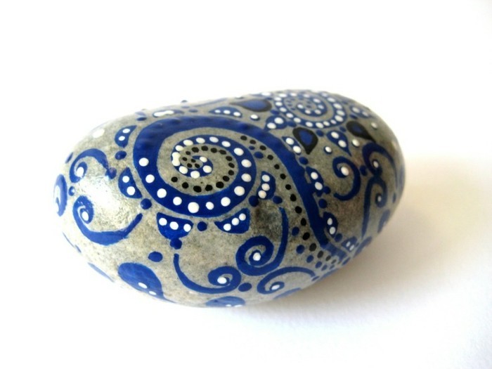 етно маори мотиви камъни боядисани с цветове