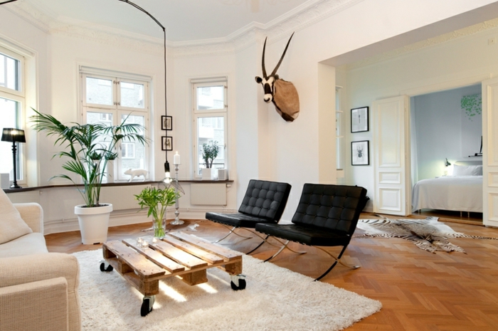 europalette dřevěné palety nábytek diy nápady obývací pokoj barcelona křeslo konferenční stolek