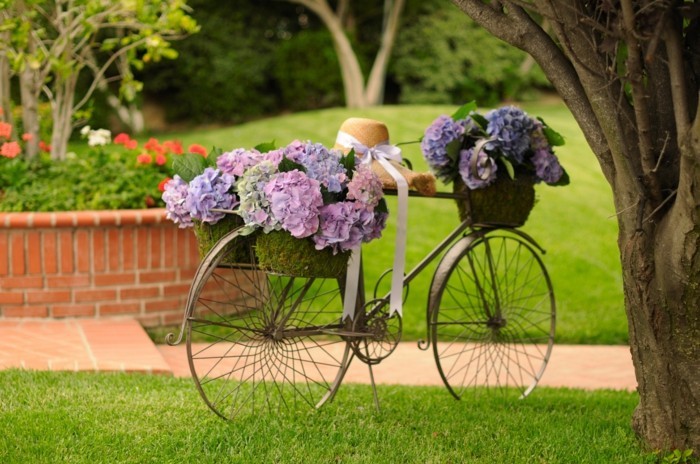装饰你的自行车，并把它放在花园里