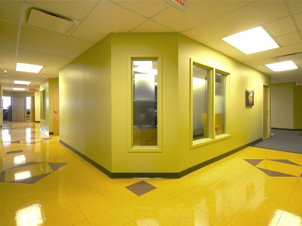 διάδρομος χρώματος κίτρινο γκρίζο εποξικό δάπεδο