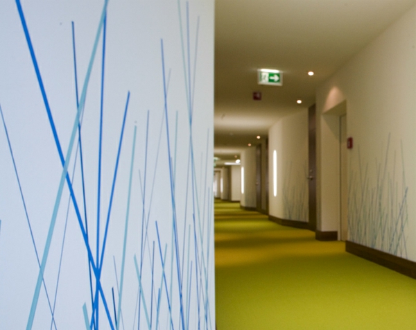 χρωματικό διάδρομο διάδρομο κίτρινο δάπεδο γραφικό τοίχο