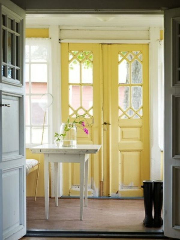 έγχρωμη διακόσμηση διάδρομο pastel κίτρινο πόρτα