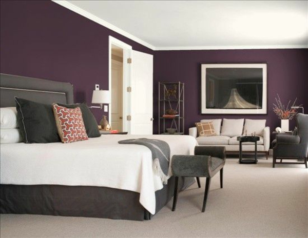 цветен дизайн спалня легло стена боядисана лилаво лилаво