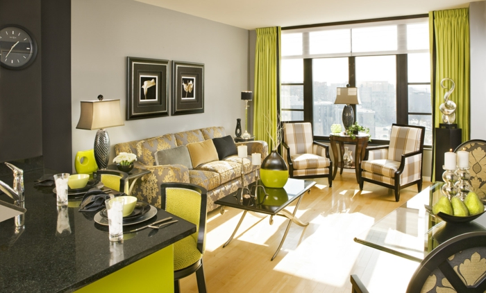 spalvų schema gyvenamasis kambarys šviesios sienos prabangios svetainės baldai žalieji akcentai