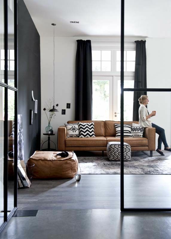 цветова схема дневна боя за стена черен кожен диван
