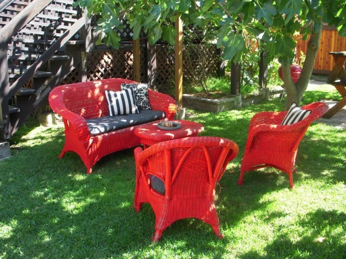 gekleurde meubelset ook ideaal voor in de tuin