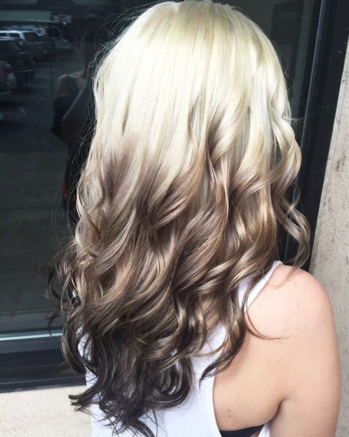 gradiento ombre blondinė tamsiai ruda tendencija šukuosena