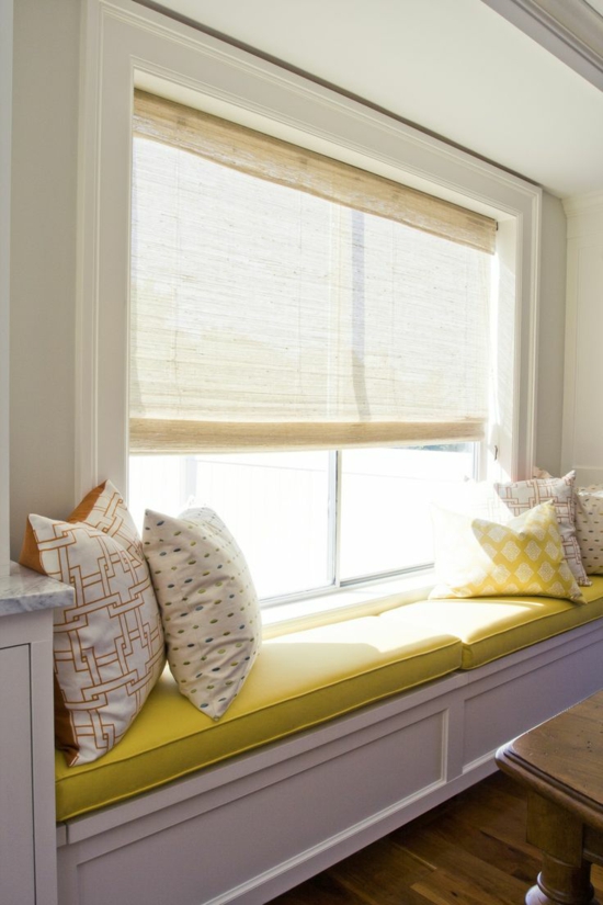 窗台，窗台，内部安装松弛角落黄色掷