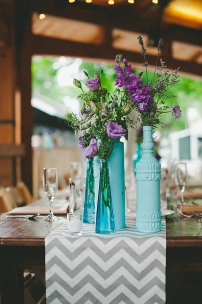 festlig bord dekoration blå deco vase bord runner zig zag mønster