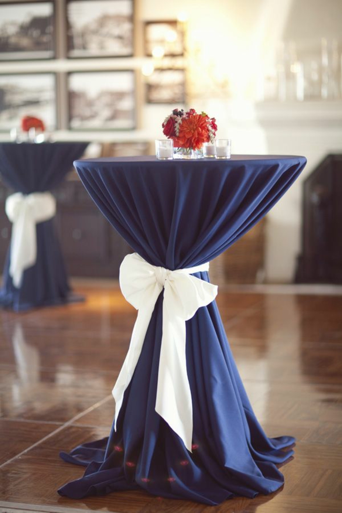 juhlava pöydän koriste eleganate deco punaiset kukat